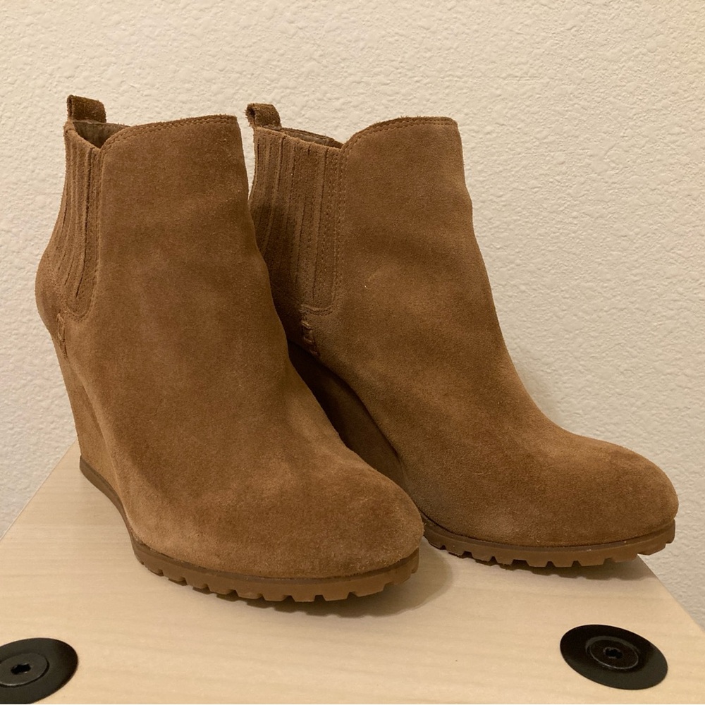 Gianni Bini Per-Suede Wedge Boots Size 8 Castano Tan Suede Heels